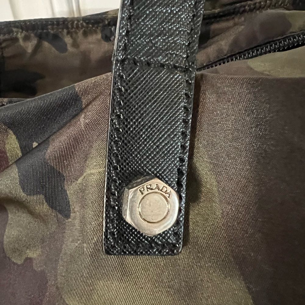 RARE!!!! PRADA CAMO BAG - Picture 4 of 12
